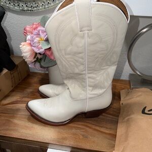IdyllWind bright white boots Size 11